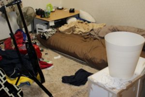 部屋が汚い人の共通点は？一人暮らしで部屋が汚い女の心理は？原因にストレスや病気は？